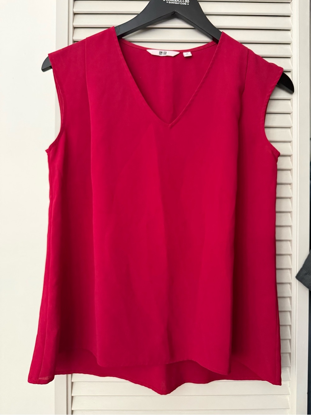 Uniqlo Sleeveless V-Neck Camisole in Bright Red-Pink